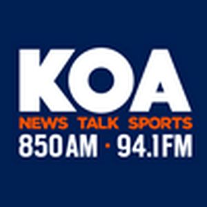 Logotipo de la emisora ​​de radio KOA 850 AM & 94.1 FM